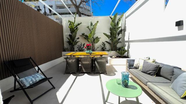 Marbella Center Beachfront With Private Patio Exterior photo