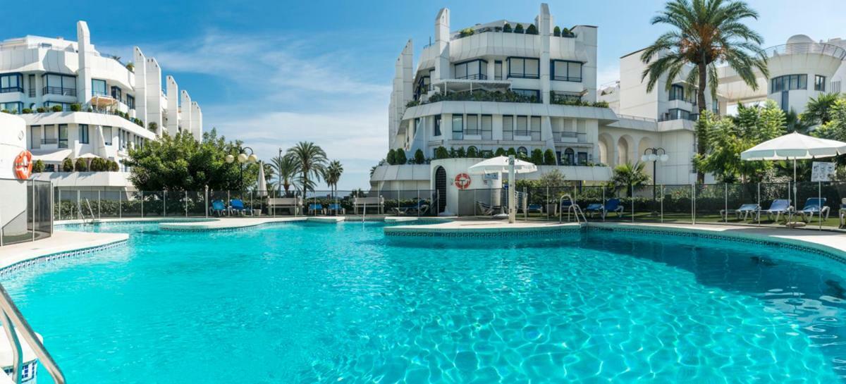 Marbella Center Beachfront With Private Patio Exterior photo